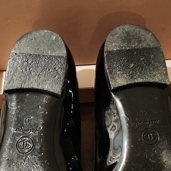 CHANEL Black and White Patent Flats EU 41 - EUC - Picture 8 of 10